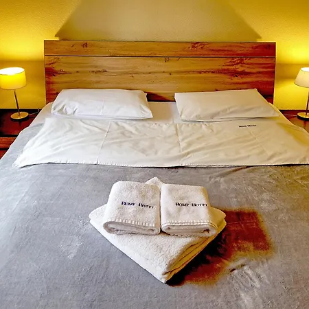 Home-hotel On Maidan Nezalezhnosti Square * Kiev